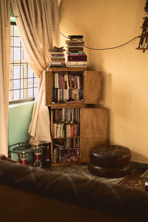 Tips for Creating a Cozy and Inviting Living Room on a Budget